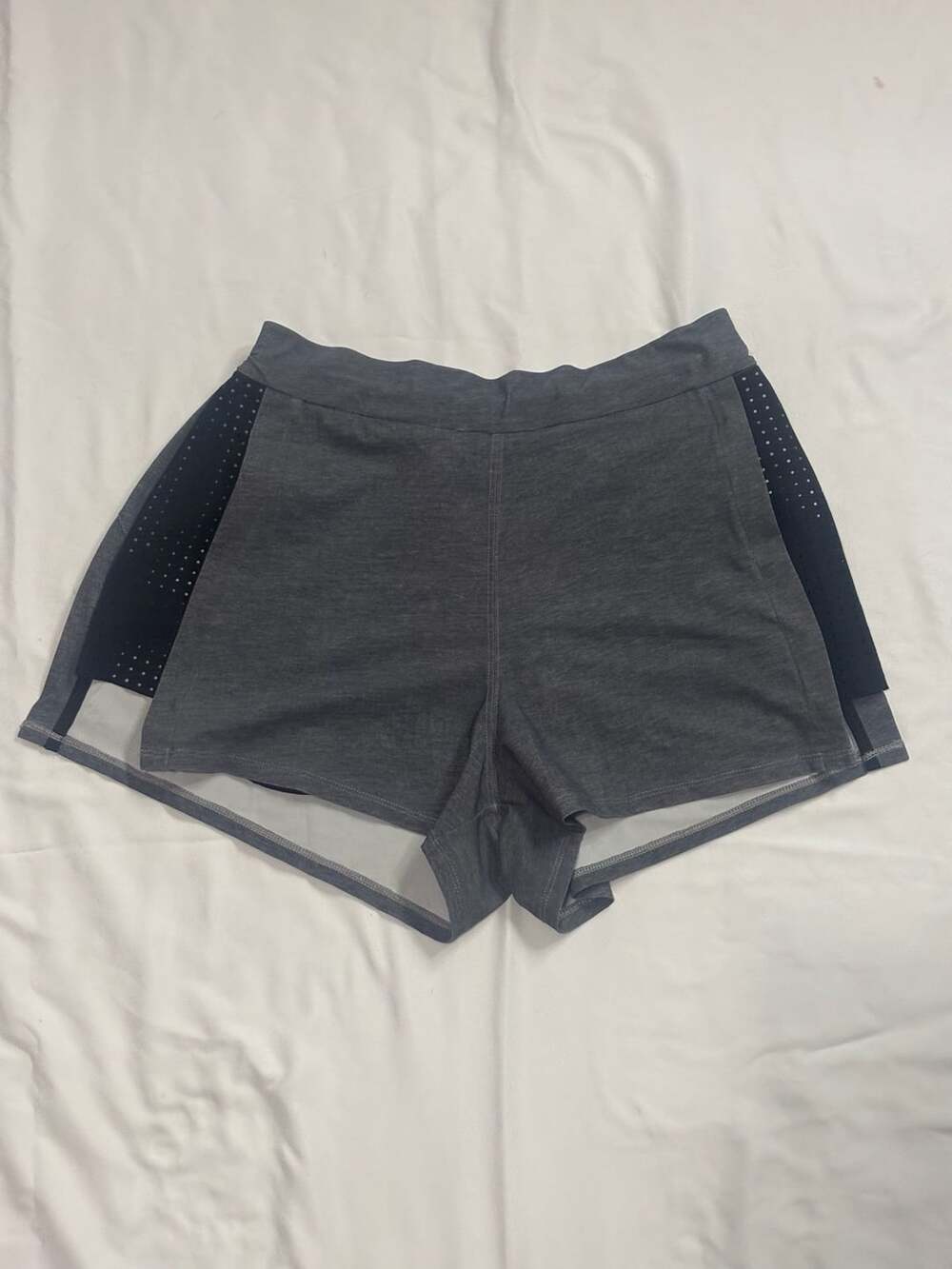 Lululemon Athletic Shorts Size 8 Gray Black Perforated 2-in-1 Running